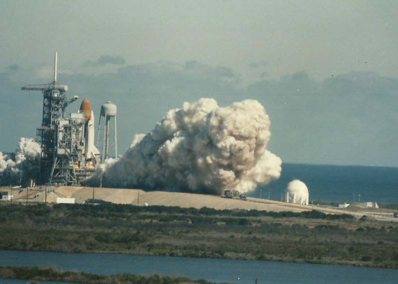 Illustration for article titled Long-Forgotten Photographs Reveal Challenger Disaster As It Happened